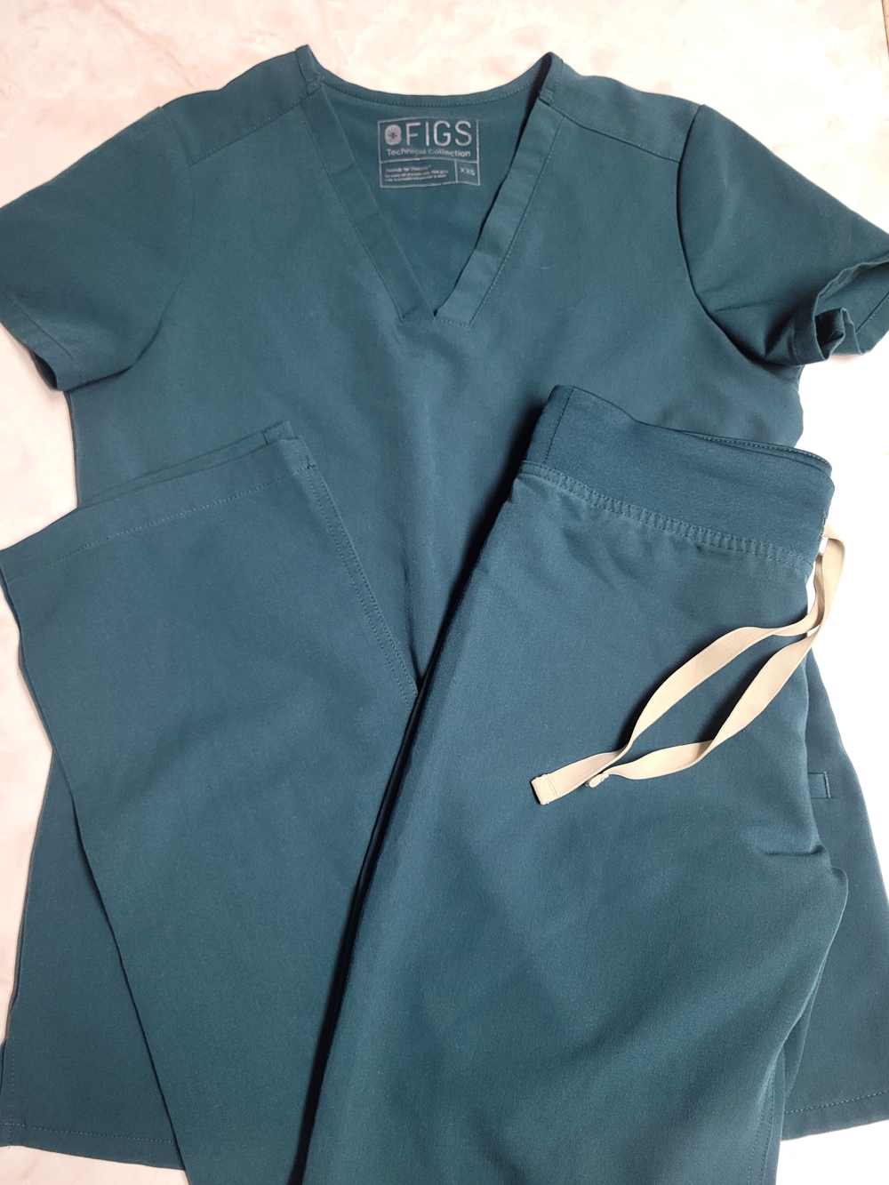 FIGS Caribbean Blue Limited Edition Set Livingston XXS Pants & Catarina XXS Top